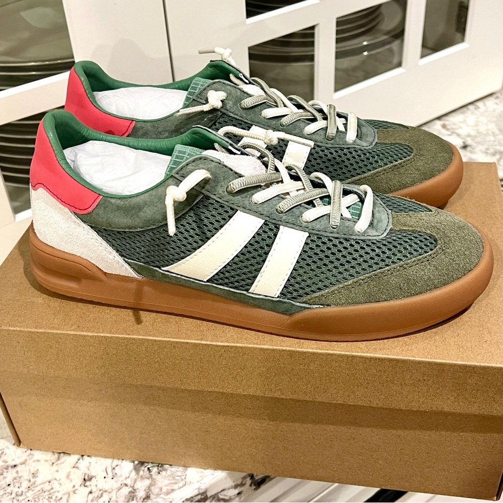 Steve Madden Verdict Sneaker- New In Box!!